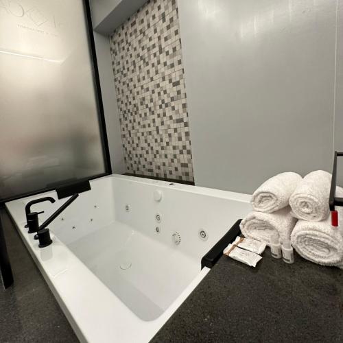 Dislocati BnB - Jacuzzi privata - Cucina - TV60" - Minimal Luxury in Marigliano Dislocati BnB - Jacuzzi privata - Cucina - TV60" - Minimal Luxury in Marigliano