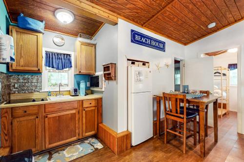 Crescent Beach Bungalow in Crescent Beach Crescent Beach Bungalow in Crescent Beach