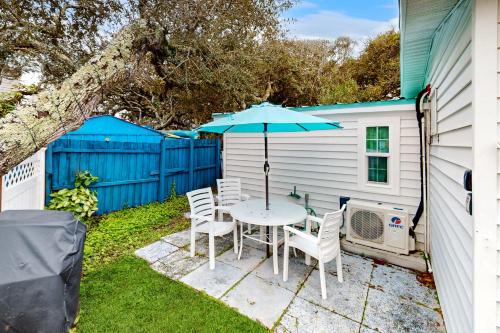 Crescent Beach Bungalow in Crescent Beach Crescent Beach Bungalow in Crescent Beach