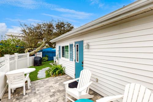Crescent Beach Bungalow in Crescent Beach Crescent Beach Bungalow in Crescent Beach