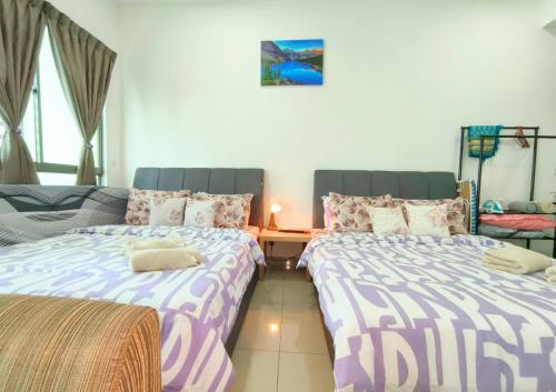 Spacious Cybersquare Ensuite with Pool View #CS8