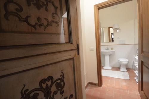 Bathroom, LuxuryProperty PrivatePOOL Garden BBQ AirC x10 in Castelnuovo Di Porto Bathroom, LuxuryProperty PrivatePOOL Garden BBQ AirC x10 in Castelnuovo Di Porto