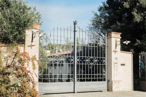 Entrance, LuxuryProperty PrivatePOOL Garden BBQ AirC x10 in Castelnuovo Di Porto Entrance, LuxuryProperty PrivatePOOL Garden BBQ AirC x10 in Castelnuovo Di Porto