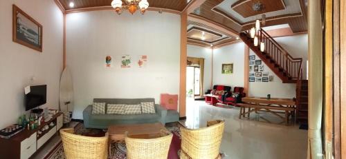 Walur Surf Villa in Parc National Bukit Barisan Selatan Walur Surf Villa in Parc National Bukit Barisan Selatan