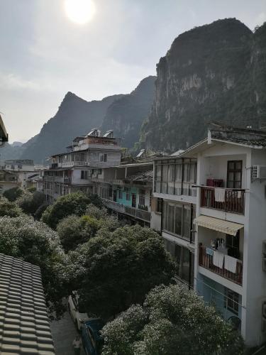 Lazzy inn in Yangshuo nyugati utca Lazzy inn in Yangshuo nyugati utca
