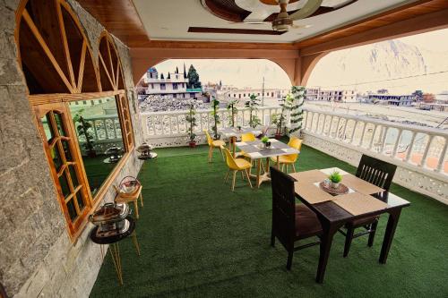 parveke/terassi, Oak Residency in Gilgit parveke/terassi, Oak Residency in Gilgit