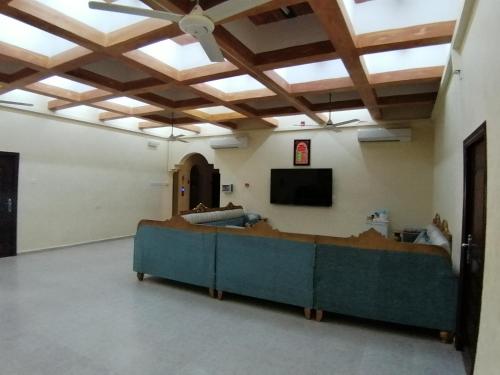 Shared lounge/TV area, Hotel Ain Safnan Room&Flats فندق عين صفنان غرف&شقق in Manah Shared lounge/TV area, Hotel Ain Safnan Room&Flats فندق عين صفنان غرف&شقق in Manah