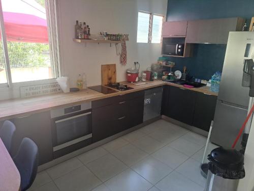 Bếp, Chambres d'hôtes dans Villa à Chateauboeuf (Chambres d'hotes dans Villa a Chateauboeuf) in Fort-de-France Bếp, Chambres d'hôtes dans Villa à Chateauboeuf (Chambres d'hotes dans Villa a Chateauboeuf) in Fort-de-France