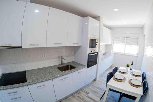 Bright and modern flat with air-con and free parking in โมยตา Bright and modern flat with air-con and free parking in โมยตา