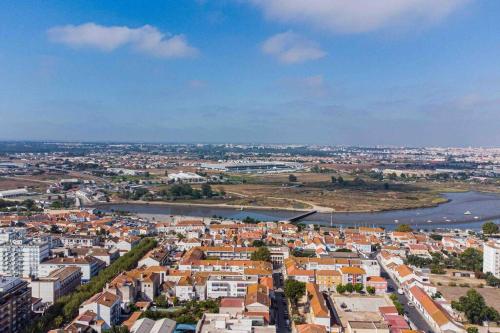 Bright and modern flat with air-con and free parking in โมยตา Bright and modern flat with air-con and free parking in โมยตา