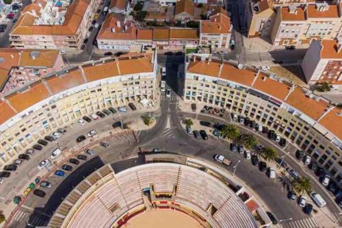 Bright and modern flat with air-con and free parking in โมยตา Bright and modern flat with air-con and free parking in โมยตา