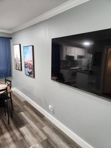 Blue Shark *G15* @ Montrose Private 1BR King Apartment in Houston (TX) Blue Shark *G15* @ Montrose Private 1BR King Apartment in Houston (TX)