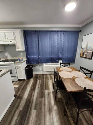 Blue Shark *G15* @ Montrose Private 1BR King Apartment in Houston (TX) Blue Shark *G15* @ Montrose Private 1BR King Apartment in Houston (TX)
