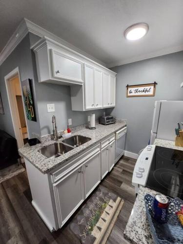 Blue Shark *G15* @ Montrose Private 1BR King Apartment in Houston (TX) Blue Shark *G15* @ Montrose Private 1BR King Apartment in Houston (TX)