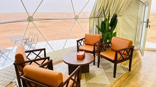 Starry Domes Desert Camp in シャルキーヤ サンズ(ワヒバ) Starry Domes Desert Camp in シャルキーヤ サンズ(ワヒバ)