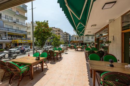 Сад, Hikmethan Otel in Кушадаси Сад, Hikmethan Otel in Кушадаси