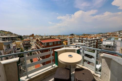 Балкон, Hikmethan Otel in Кушадаси Балкон, Hikmethan Otel in Кушадаси