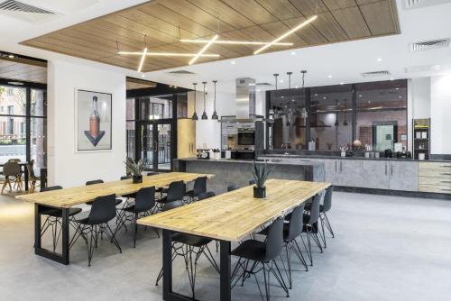 المرافق, Hollis Croft Sheffield in شيفيلد المرافق, Hollis Croft Sheffield in شيفيلد