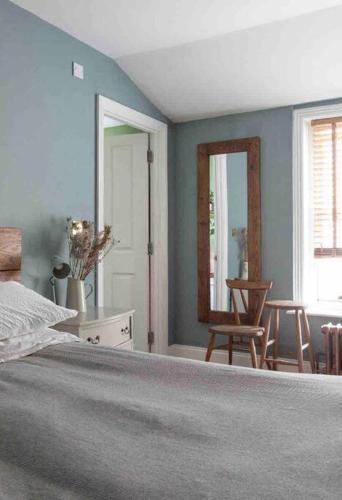 SEA BREEZE APARTMENT