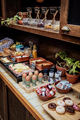 Ételek és italok, Long John's Pub & Hotel in Lieve Vrouwekerkhof Ételek és italok, Long John's Pub & Hotel in Lieve Vrouwekerkhof