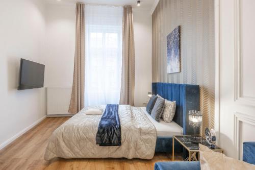 Luxurious Central Grand Home w/ 3BEDRM 2BATHRM