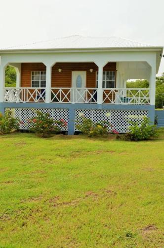Pearl's Hilltop Cottage in Mamora Bay Pearl's Hilltop Cottage in Mamora Bay
