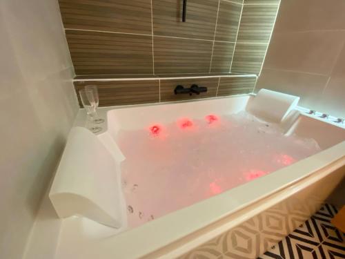 L'Escale Appartements et Suites en bord de Mer in Le Havre City Center L'Escale Appartements et Suites en bord de Mer in Le Havre City Center