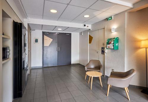 Lobby, B&B HOTEL Caen Memorial near Caen-Carpiquet Airport Lobby, B&B HOTEL Caen Memorial near Caen-Carpiquet Airport