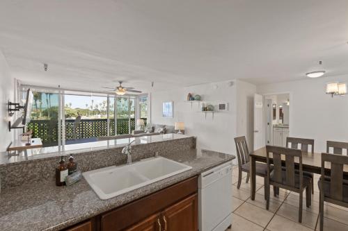Belmont Ocean Views - Massive Private Deck, Grill & Parking near Mission Beach Boardwalk Belmont Ocean Views - Massive Private Deck, Grill & Parking near Mission Beach Boardwalk