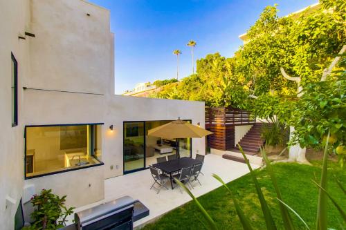 Sunset Cliffs Modern Luxury Estate w Ocean Views, Oversized Spa, AC, Yard! in Sunset Cliffs Sunset Cliffs Modern Luxury Estate w Ocean Views, Oversized Spa, AC, Yard! in Sunset Cliffs