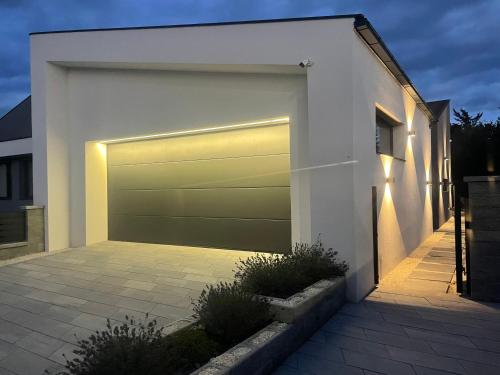 Luxury Home with Jakuzzi near Neusiedler See in เฟอร์ตอสเซนต์มิคลอส Luxury Home with Jakuzzi near Neusiedler See in เฟอร์ตอสเซนต์มิคลอส