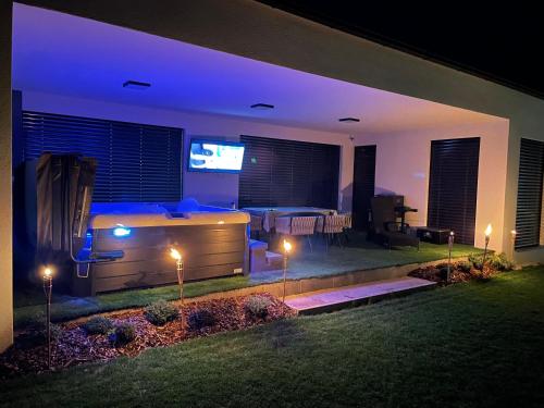 Luxury Home with Jakuzzi near Neusiedler See in เฟอร์ตอสเซนต์มิคลอส Luxury Home with Jakuzzi near Neusiedler See in เฟอร์ตอสเซนต์มิคลอส