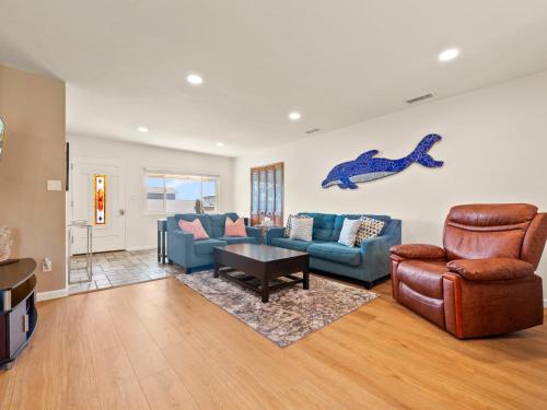 Bay Park Garden Paradise - central Location, AC, Washer Dryer & Private yard! in Bay Park Bay Park Garden Paradise - central Location, AC, Washer Dryer & Private yard! in Bay Park