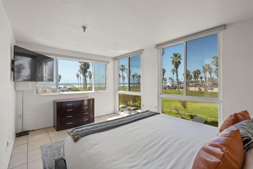 Belmont Modern - Ocean View, Pet Friendly, Patio