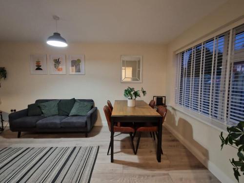 Stylish 2 Bedroom Apartment Sleeps 4 Contractors and Corporates Welcome in Perry Common Stylish 2 Bedroom Apartment Sleeps 4 Contractors and Corporates Welcome in Perry Common