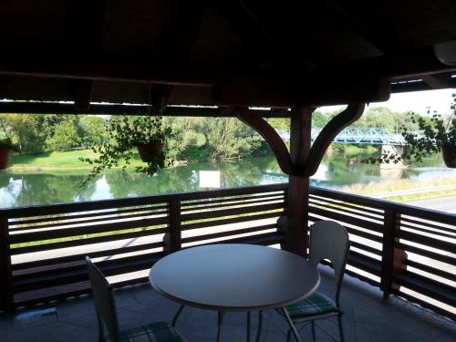 Erkély/terasz, Guesthouse Kod mosta in Karlovac Erkély/terasz, Guesthouse Kod mosta in Karlovac