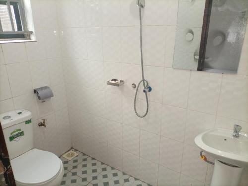 חדר אמבטיה, Pearl Motel Buloba in Wakiso אזור מטרופוליני חדר אמבטיה, Pearl Motel Buloba in Wakiso אזור מטרופוליני