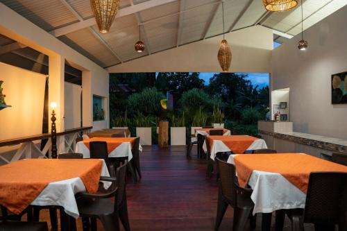 Hotel Tortuguero Beachfront in Tortuguero Hotel Tortuguero Beachfront in Tortuguero