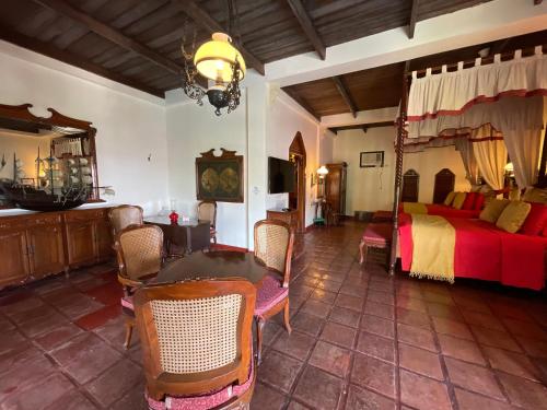 Tropicana Castle Dive Resort in Puerto Galera Tropicana Castle Dive Resort in Puerto Galera