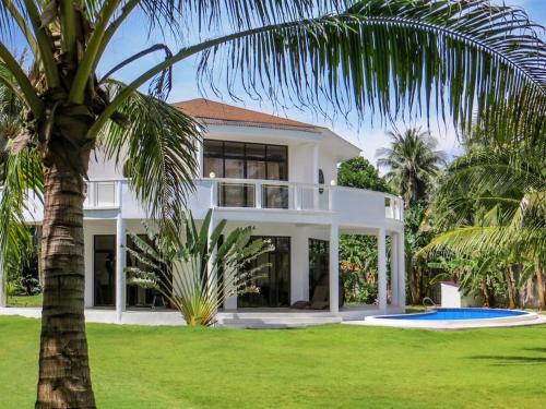 View, Luxury Villa: Private Pool & Beach Retreat in Malay View, Luxury Villa: Private Pool & Beach Retreat in Malay
