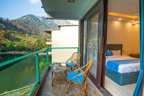 balcon/terasă, Allure Lakefront in Nainital balcon/terasă, Allure Lakefront in Nainital