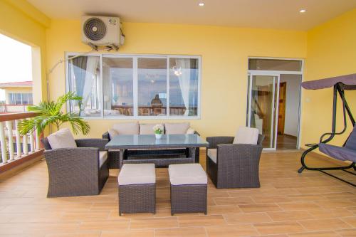 Instalaciones, Tropical Palace Hotel in San Pedro Instalaciones, Tropical Palace Hotel in San Pedro