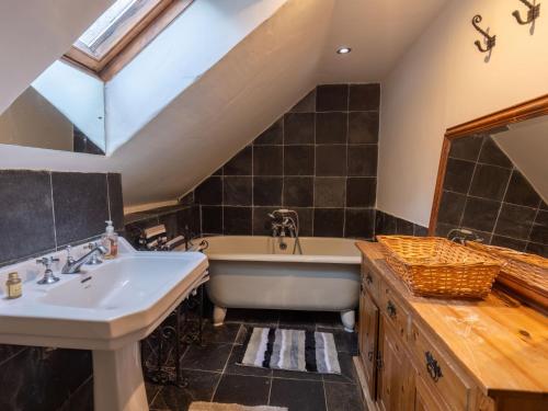 Holiday Home East Balcraggan by Interhome in Drumnadrochit Városközpont Holiday Home East Balcraggan by Interhome in Drumnadrochit Városközpont