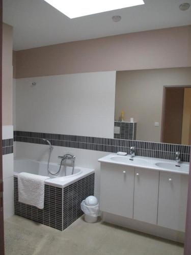 Μπάνιο, Holiday Home Lochrist Le Conquet in Saint-Renan Μπάνιο, Holiday Home Lochrist Le Conquet in Saint-Renan