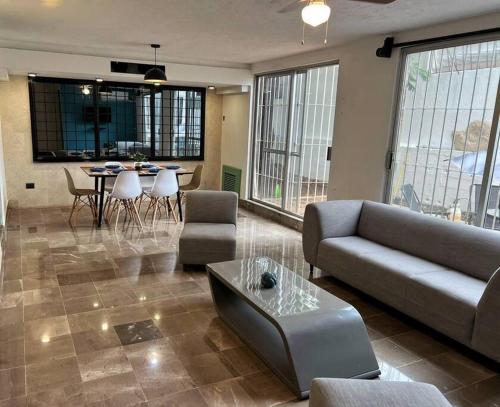 Espacioso, Centrico, Acogedor y Buena Ubicacion