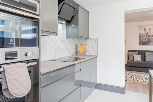 Konyha, Contractors 8beds Off Road Vanparking 3 Bathrooms in Swaythling Konyha, Contractors 8beds Off Road Vanparking 3 Bathrooms in Swaythling