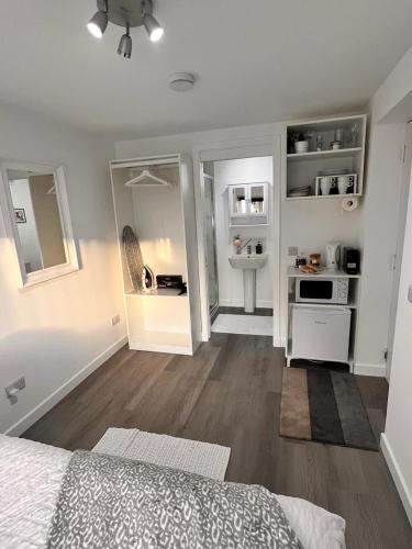 En-suite Room with Independent Entrance. in Danderhall En-suite Room with Independent Entrance. in Danderhall