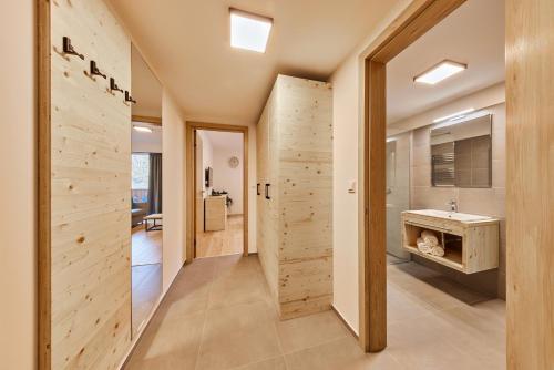 Bathroom, Krakonos Residence in Pec pod Snezkou Bathroom, Krakonos Residence in Pec pod Snezkou