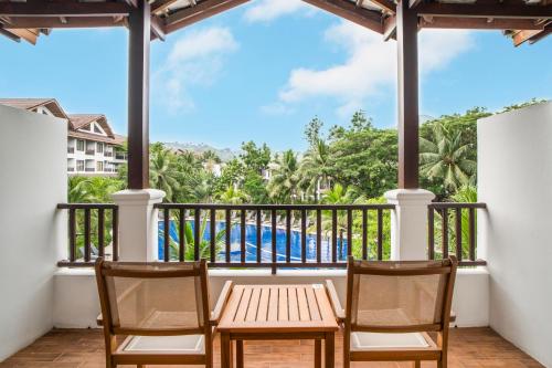 バルコニー/テラス, カマラ ビーチ リゾート. サンプライム リゾート - 大人専用 (Kamala Beach Resort. A Sunprime Resort - Adults Only) in カマラ バルコニー/テラス, カマラ ビーチ リゾート. サンプライム リゾート - 大人専用 (Kamala Beach Resort. A Sunprime Resort - Adults Only) in カマラ