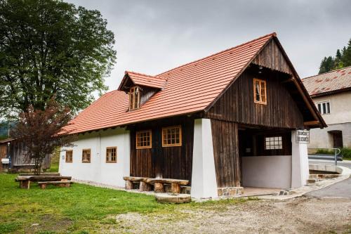 Kovačija pri Kovaču (Kovacija pri Kovacu) in Podvelka Kovačija pri Kovaču (Kovacija pri Kovacu) in Podvelka